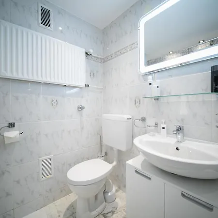Bright - Zentral Mit Kueche - 65 Sqm - Messe Apartment